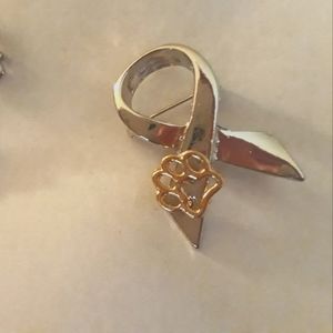 Pet paw print ribbon pin